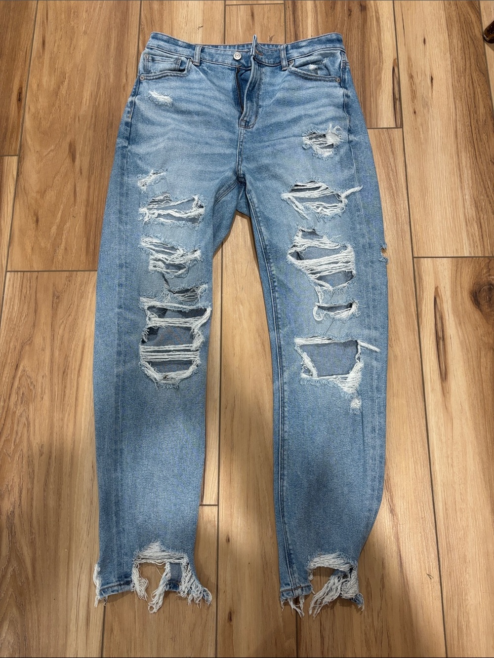 American Eagle Outfitters Light Blue Distressed Boyfriend Jeans